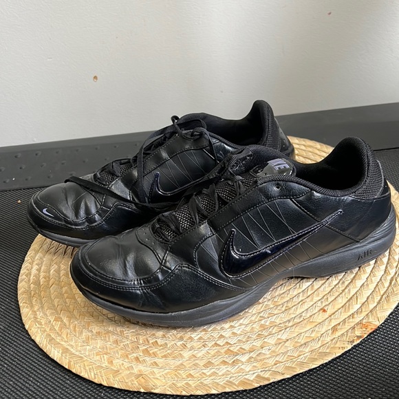 Nike Shoes - Nike Leather Sneakers Size 9